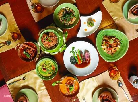 Set Dinner at Thara Thong: Authentic Thai Cuisine Restaurant in Royal Orchid Sheraton Hotel & Towers Bangkok | Thailand